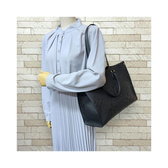 Pre Loved Louis Vuitton Onthego Women Black Shoulder Bags - Picture 2 of 8